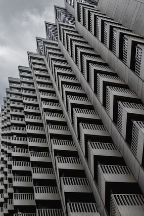 黑白单色调现代居民楼摄影图片